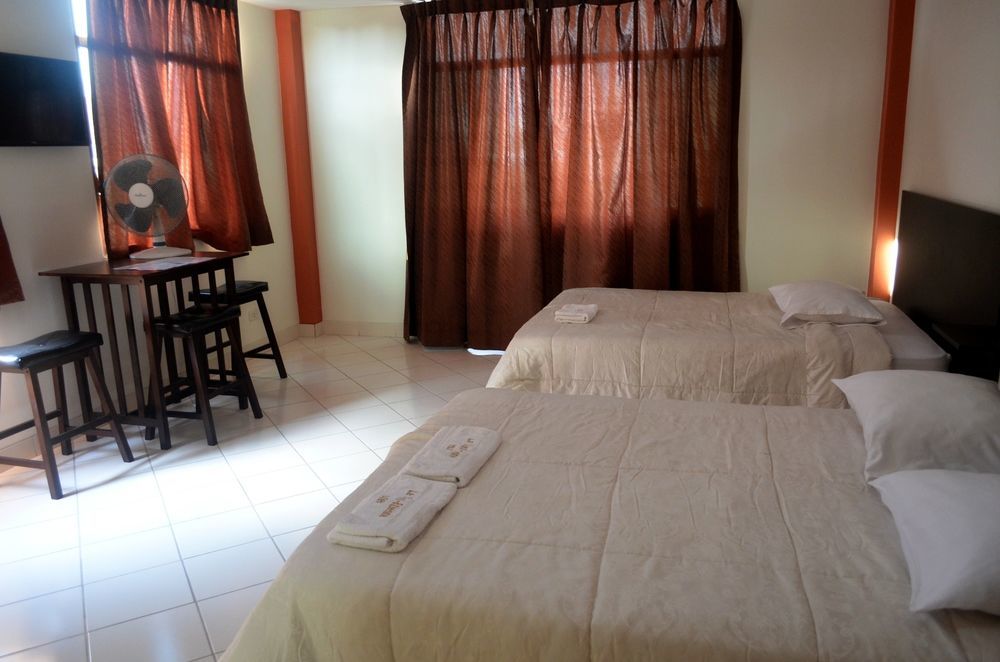 Auberge de jeunesse Le Saint-Etienne à Trujillo Extérieur photo