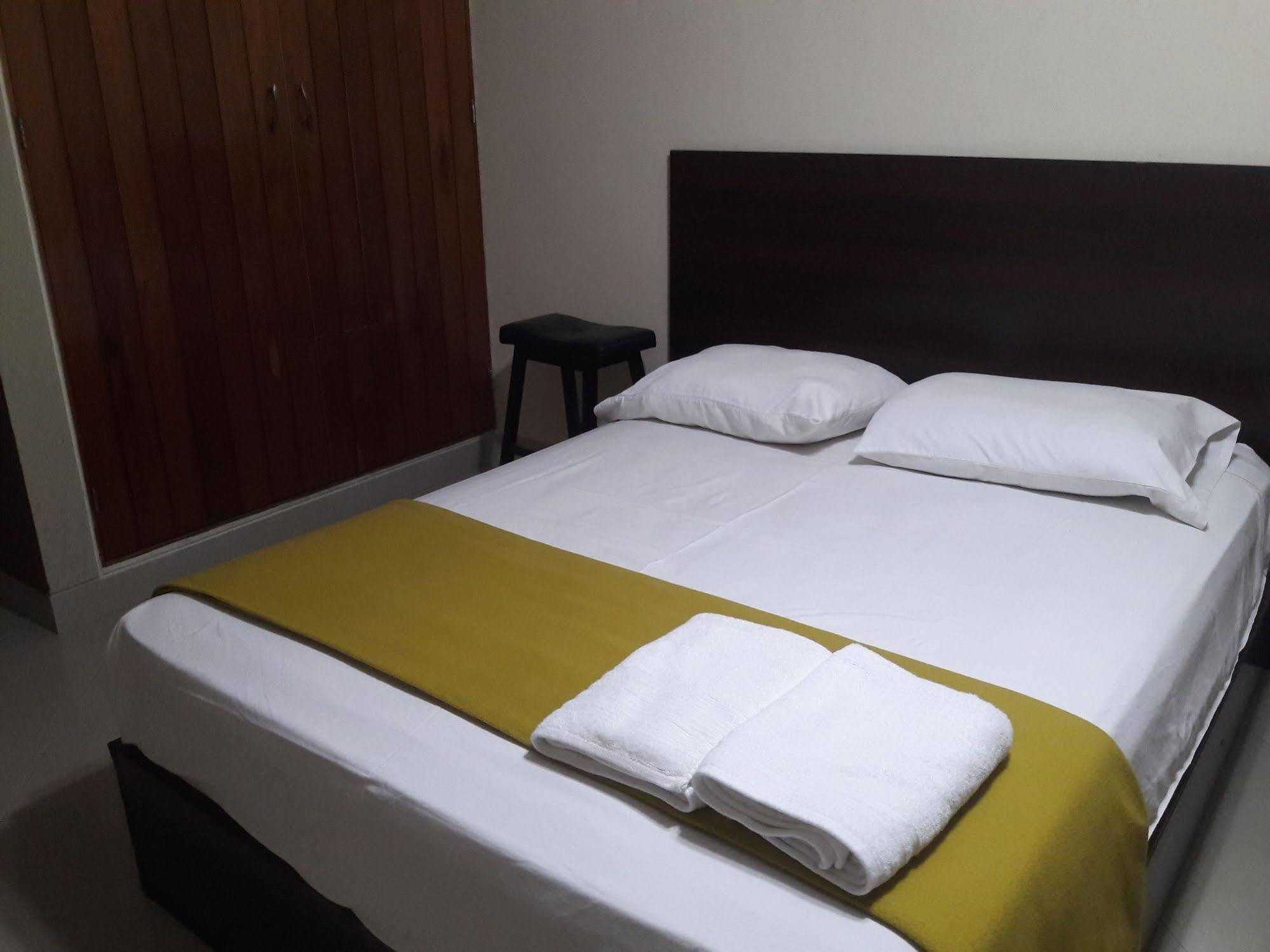 Auberge de jeunesse Le Saint-Etienne à Trujillo Extérieur photo