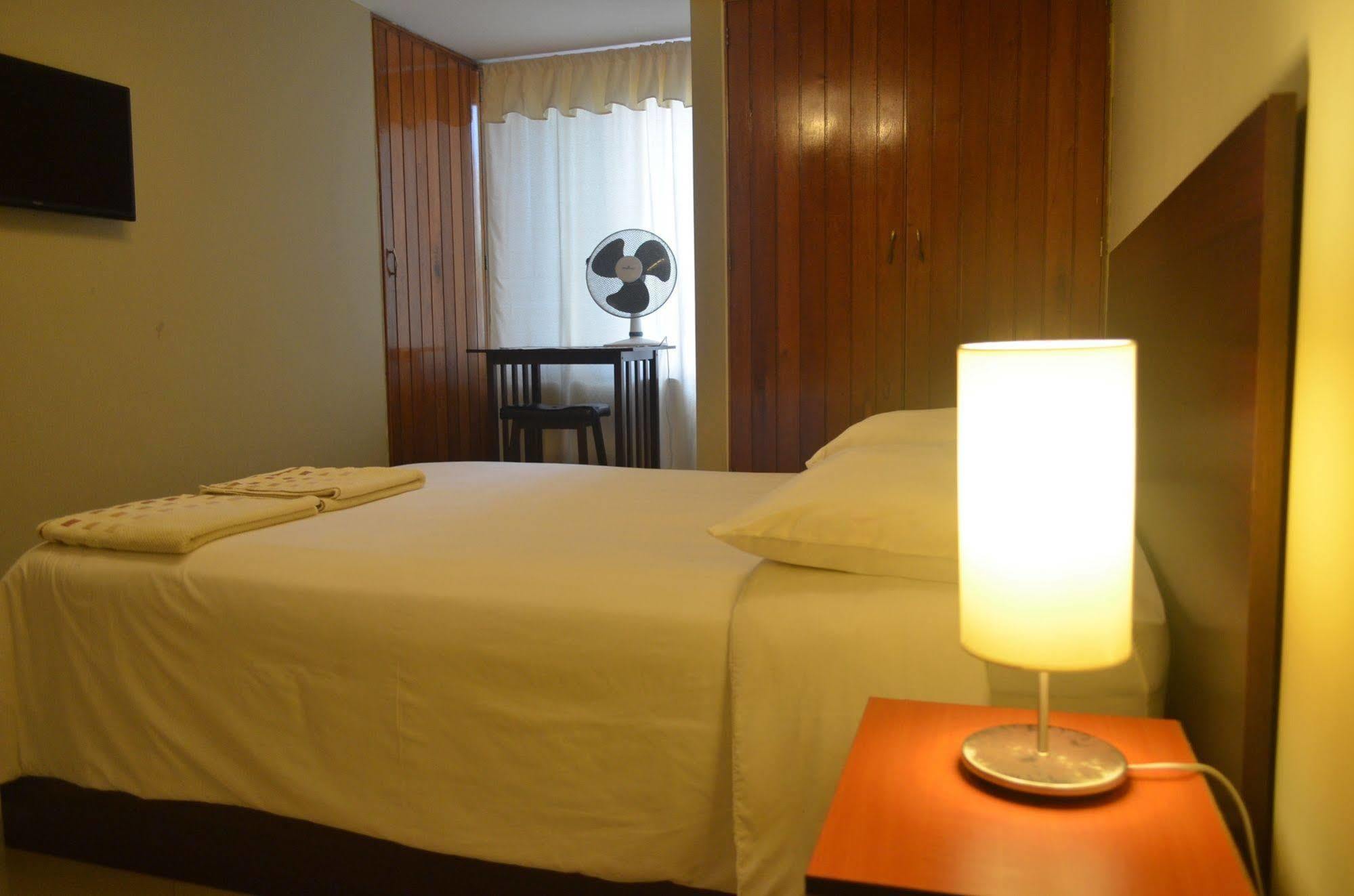 Auberge de jeunesse Le Saint-Etienne à Trujillo Extérieur photo